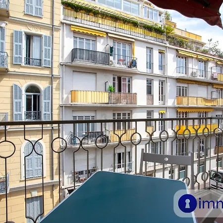 Air-conditioned District Of The Musicians Apartment *